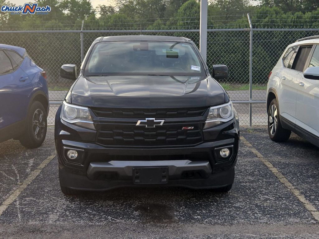 Used 2021 Chevrolet Colorado Z71 w/ Z71 Midnight Edition AWD/4WD image 2