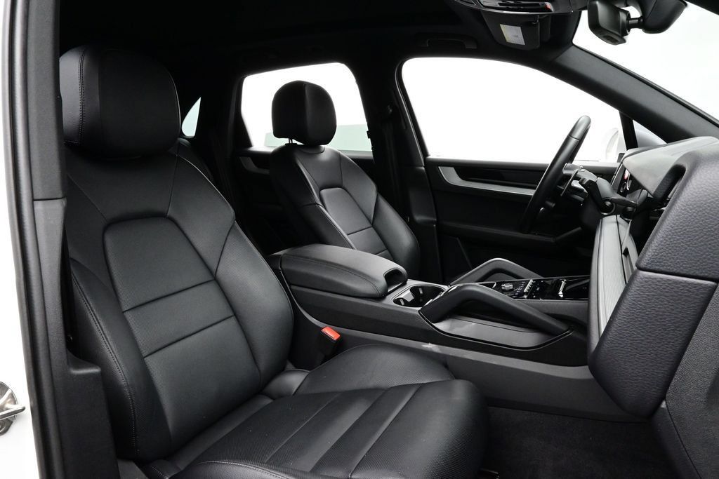 Certified 2024 Porsche Cayenne AWD/4WD image 17