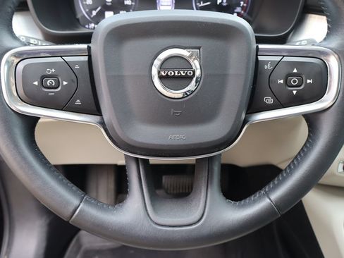 Used 2019 Volvo XC40 T5 Momentum AWD/4WD image 12