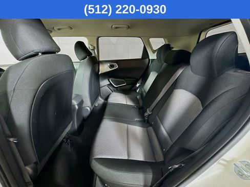 Used 2022 Kia Soul LX image 27