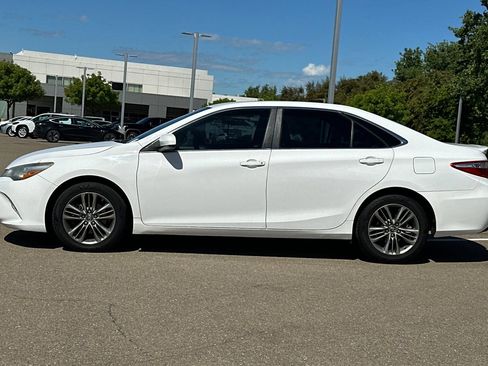 Used 2016 Toyota Camry SE image 7