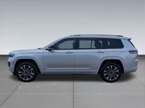 Used 2023 Jeep Grand Cherokee L Overland w/ Advanced Protech Group III AWD/4WD image 3