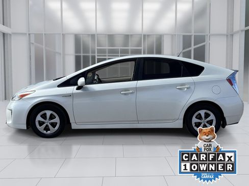 Used 2015 Toyota Prius Four w/ Deluxe Solar Roof Package FWD image 3