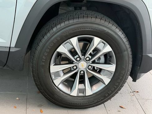 Used 2025 Chevrolet Equinox LT w/ Safety and Technology Package FWD image 9