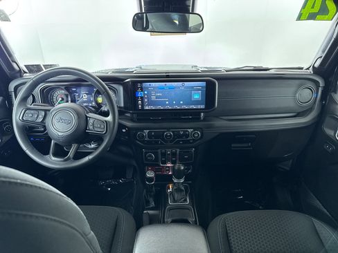 Used 2024 Jeep Wrangler Unlimited Rubicon 4xe image 3