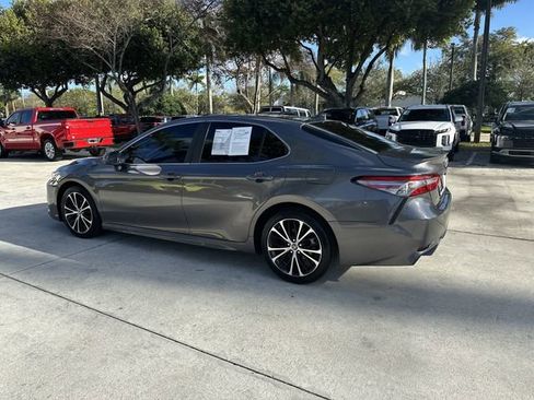 Used 2019 Toyota Camry SE image 15