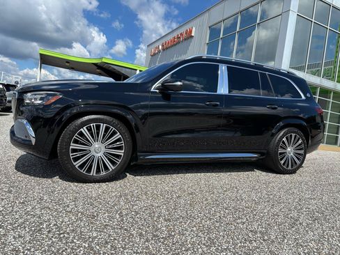 Used 2023 Mercedes-Benz Maybach GLS 600 4MATIC image 2