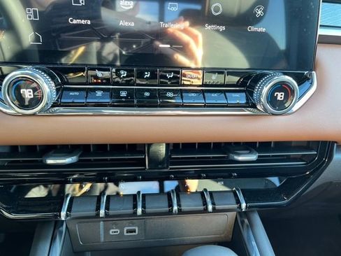 New 2025 GMC Canyon AT4 image 11