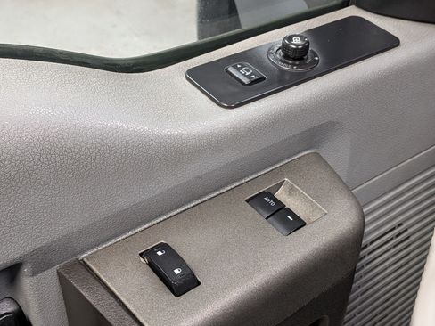 Used 2011 Ford F450 XLT w/ Ambulance Preparation Pkg RWD image 16