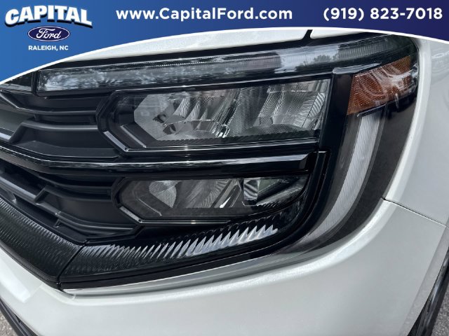 Certified 2025 Ford Expedition Active AWD/4WD image 11