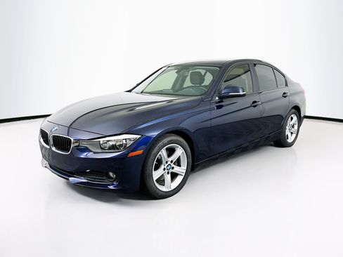 Used 2013 BMW 320i Sedan RWD image 3