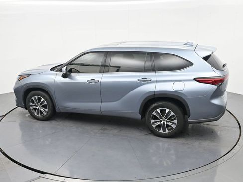 Used 2022 Toyota Highlander XLE FWD image 24