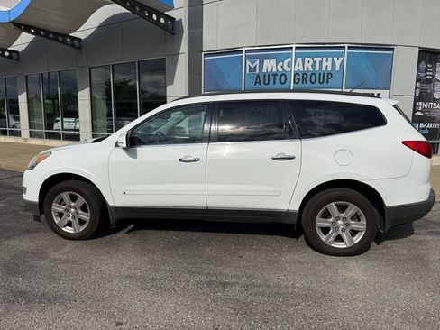 Used 2010 Chevrolet Traverse LT FWD image 2