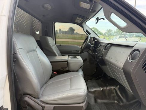 Used 2015 Ford F550 4x4 Regular Cab Super Duty image 8