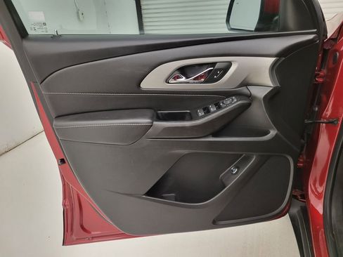 Used 2023 Chevrolet Traverse LT image 29