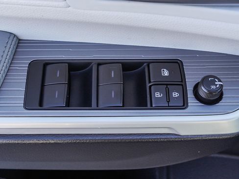 Used 2025 Toyota Sienna XLE image 19