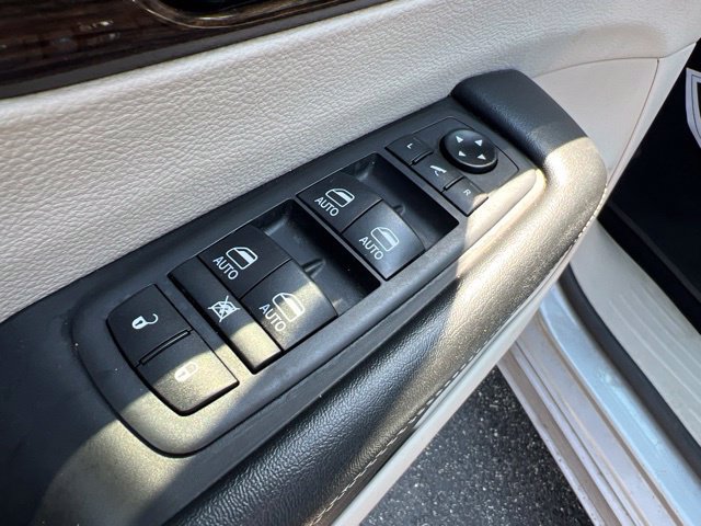 Used 2021 Chrysler Pacifica Limited AWD/4WD image 28