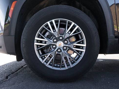 Used 2025 Chevrolet Traverse LT AWD/4WD image 10