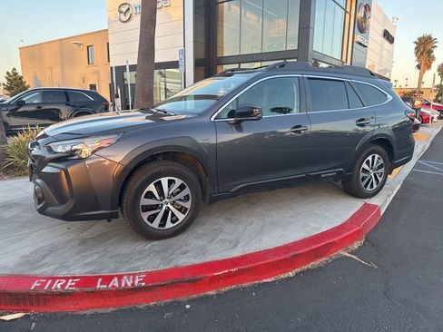 Used 2024 Subaru Outback Premium AWD/4WD image 4