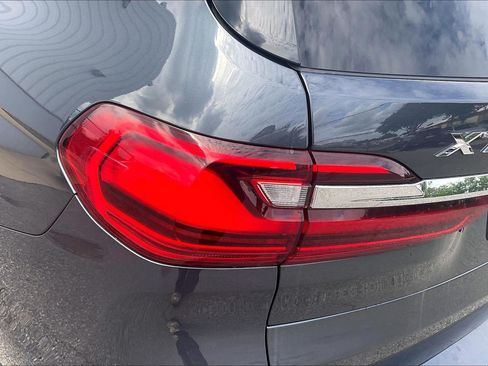 Used 2022 BMW X7 xDrive40i w/ M Sport Package AWD/4WD image 35