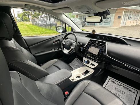 Used 2016 Toyota Prius Four w/ Advanced Technology Package FWD image 26