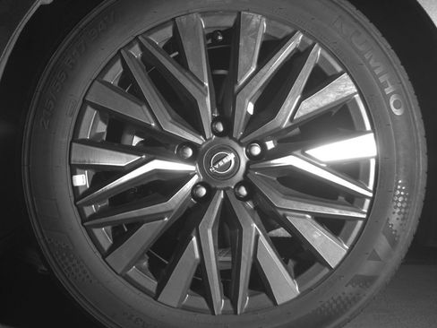Used 2025 Nissan Altima 2.5 SV FWD image 12