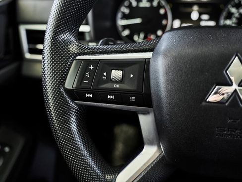 Used 2025 Mitsubishi Outlander ES FWD image 18