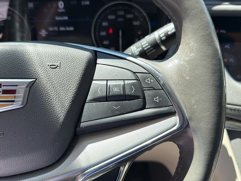 Used 2022 Cadillac XT5 Premium Luxury w/ Technology Package AWD/4WD image 33
