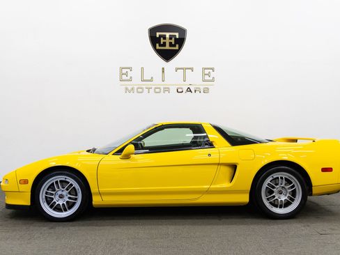 Used 2000 Acura NSX T RWD image 2