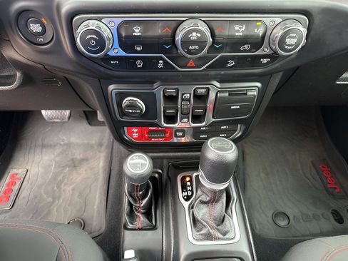 Used 2019 Jeep Wrangler Unlimited Rubicon image 37