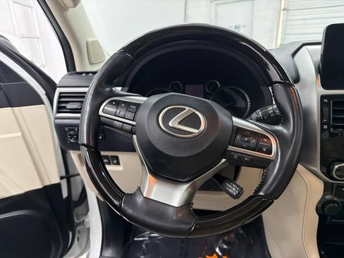 Used 2023 Lexus GX 460 Premium w/ Accessory Package AWD/4WD image 16