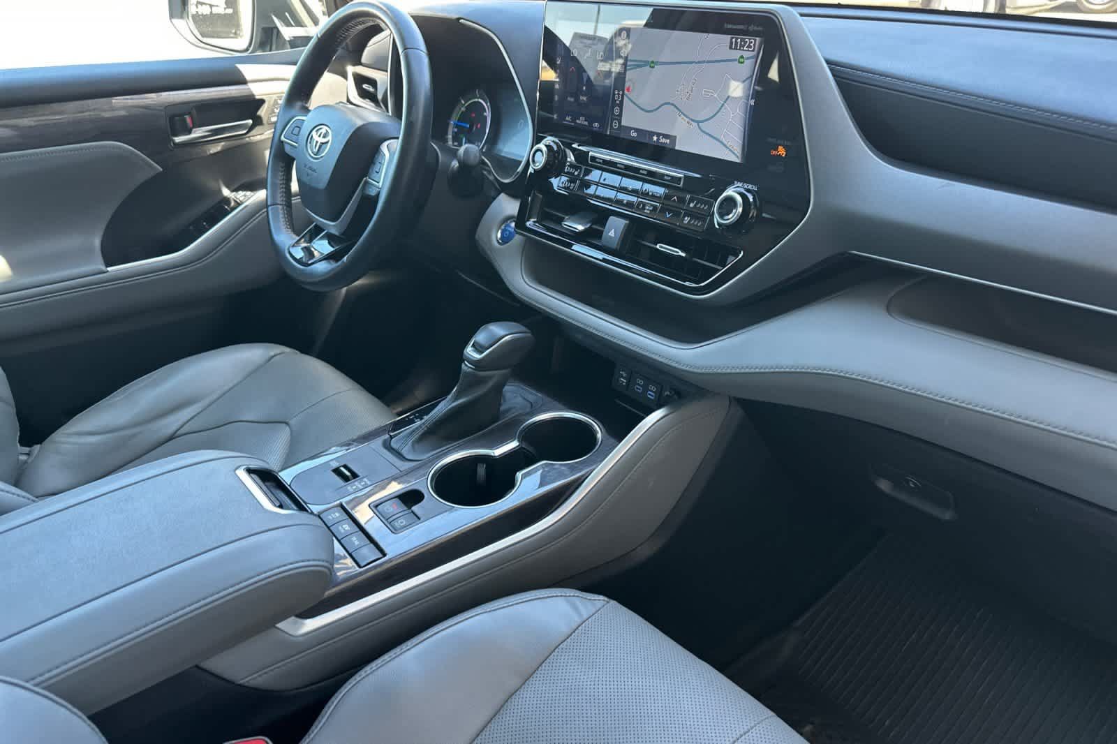 Used 2022 Toyota Highlander Limited AWD/4WD image 19