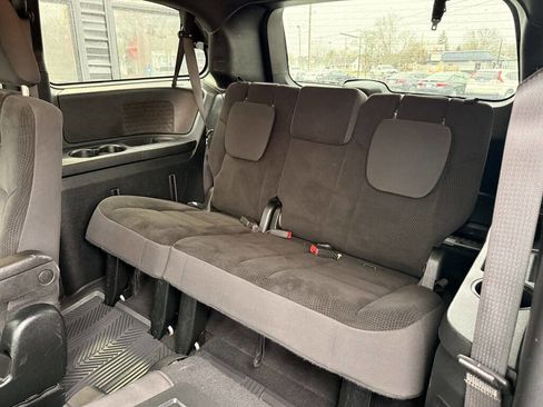 Used 2018 Dodge Grand Caravan SE image 16