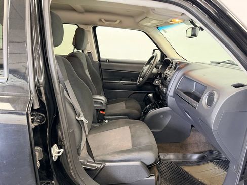 Used 2016 Jeep Patriot Sport w/ Power Value Group AWD/4WD image 8