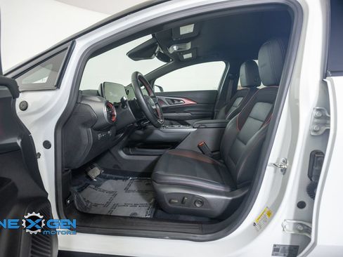 Used 2024 Chevrolet Equinox EV RS FWD image 11