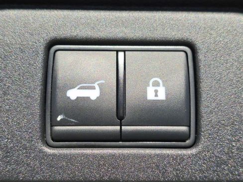 Used 2024 Nissan Rogue SV image 16