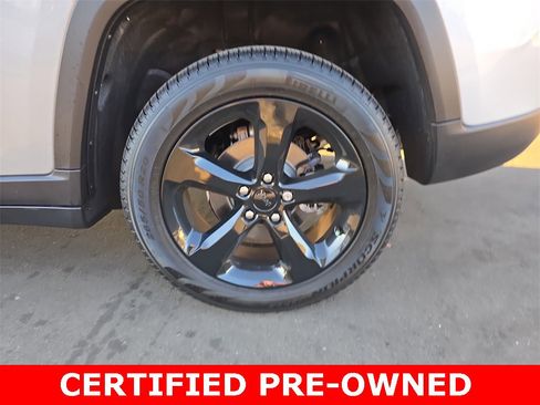 Used 2025 Jeep Grand Cherokee Limited w/ Black Appearance Package image 34