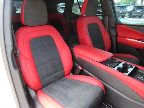 Used 2025 Chevrolet Blazer EV RS AWD/4WD image 9
