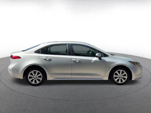 Used 2025 Toyota Corolla LE FWD image 17