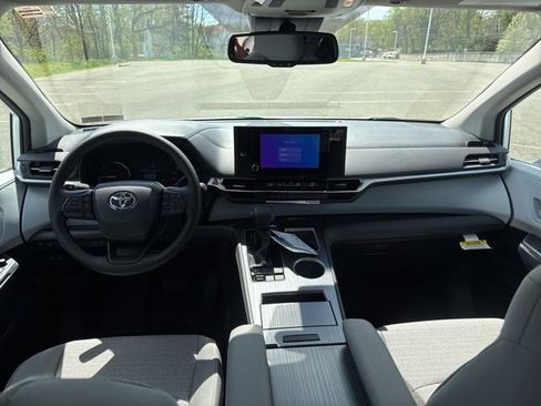 New 2026 Toyota Sienna LE image 17