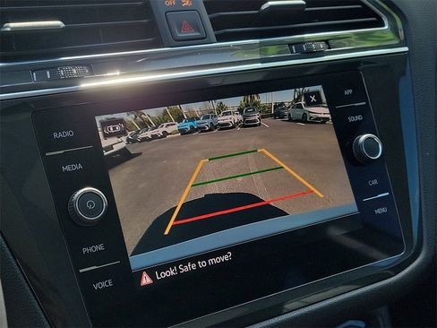 Used 2022 Volkswagen Tiguan SE image 25