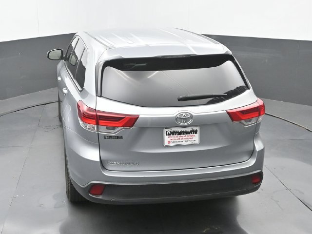 Used 2017 Toyota Highlander LE FWD image 15