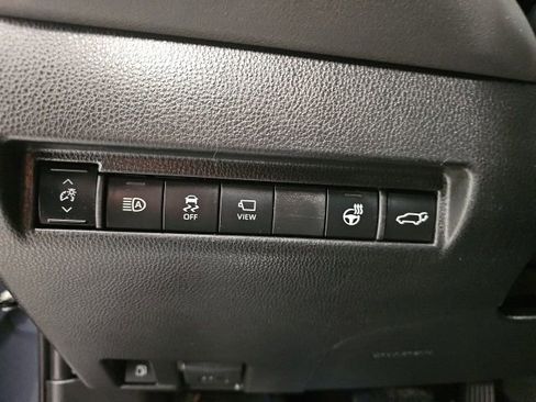 Used 2021 Toyota Venza Limited image 19