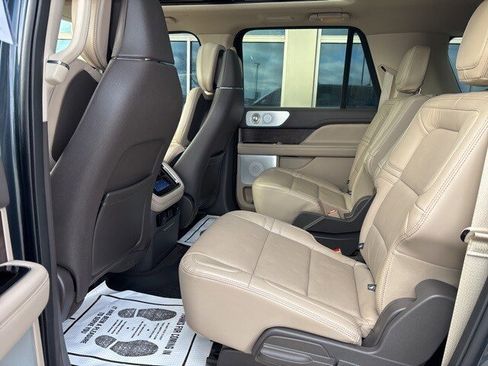 Used 2024 Lincoln Navigator L Reserve image 9