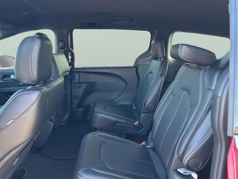 New 2026 Chrysler Voyager LX image 24