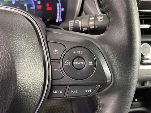 Used 2024 Toyota Corolla Cross XSE image 17