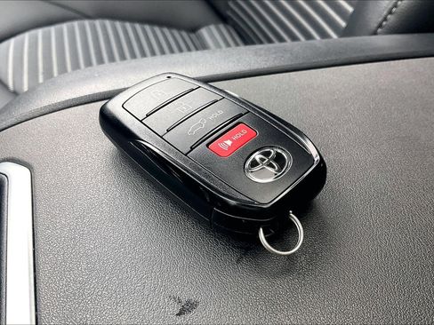 Used 2025 Toyota Highlander XSE image 14