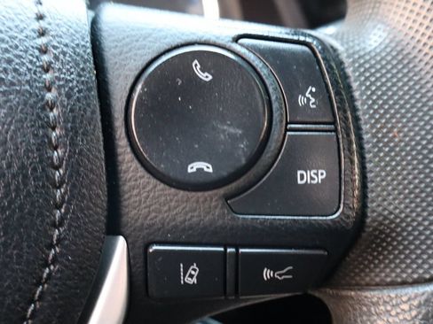 Used 2018 Toyota Corolla LE FWD image 30