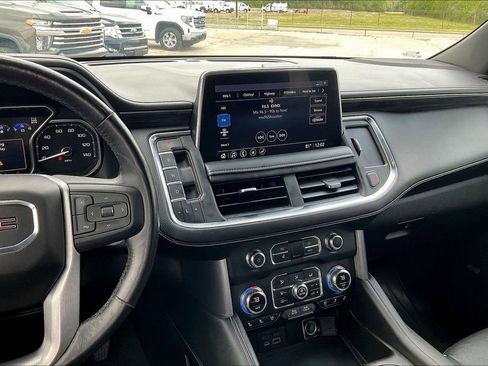 Used 2021 GMC Yukon SLT w/ SLT Premium Package AWD/4WD image 9