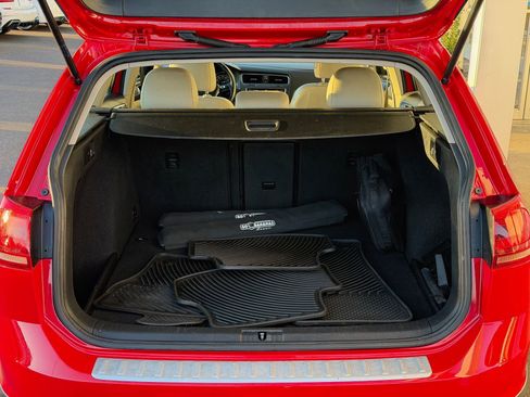 Used 2017 Volkswagen Golf Alltrack S image 6